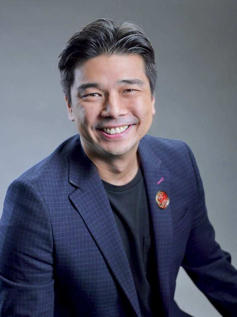 Singapore corporate portrait photography: vice president portrait. Corporate headshot photographer Singapore — Jason Monteiro, Warner Bros. Discovery SVP DTC Lead APAC, studio portrait photographer singapore